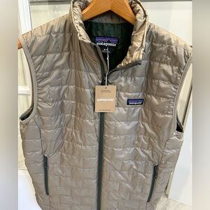 NWT Patagonia Men’s Nano Puff Vest Size M